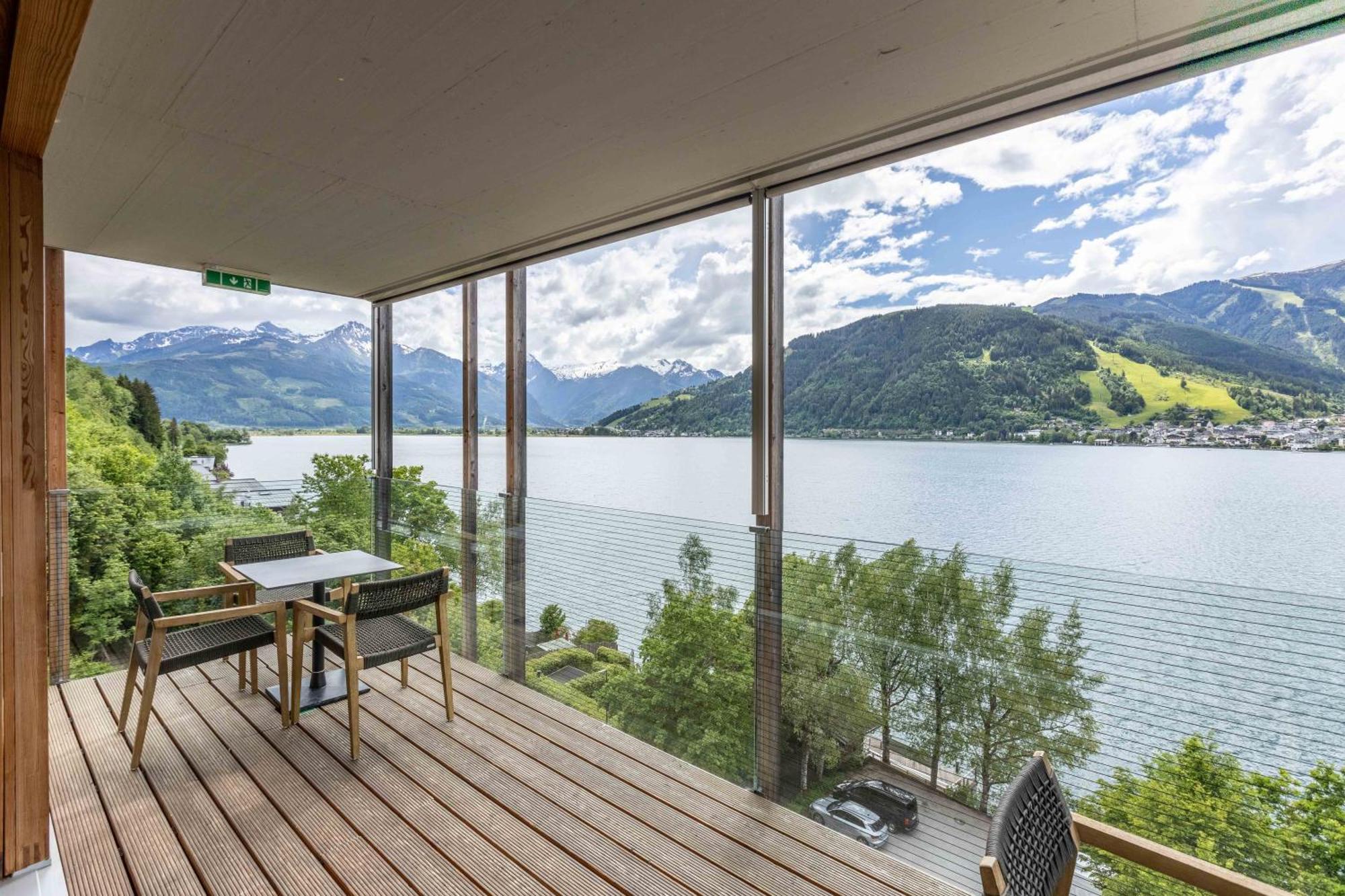 Bellevue Residences - Luxurious Lakeside Apartment